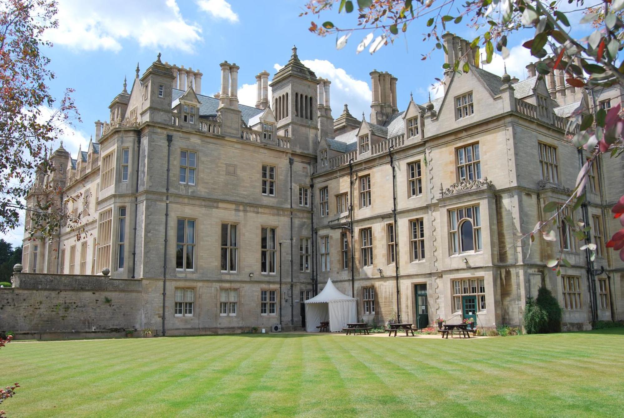 Stoke Rochford Hall Grantham Exterior foto